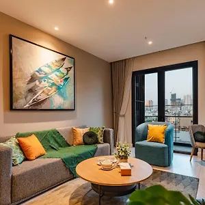Luxury 2 Or 3br In Dist 1 N Pool, Gym, Airport Pickup Apartment
